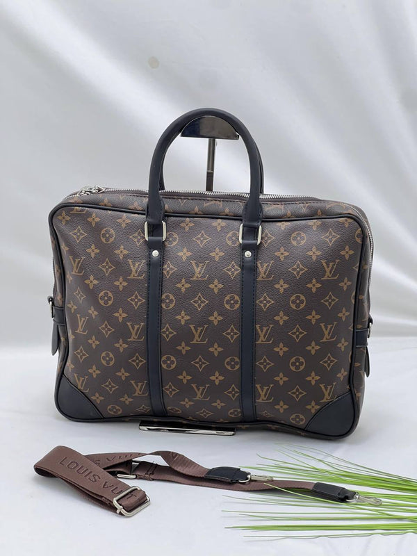 شنط لابتوب LOUIS VUITTON\ نياد