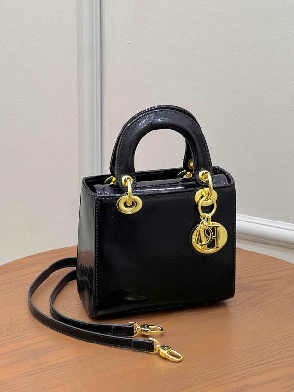 حقيبة ليدي ديور